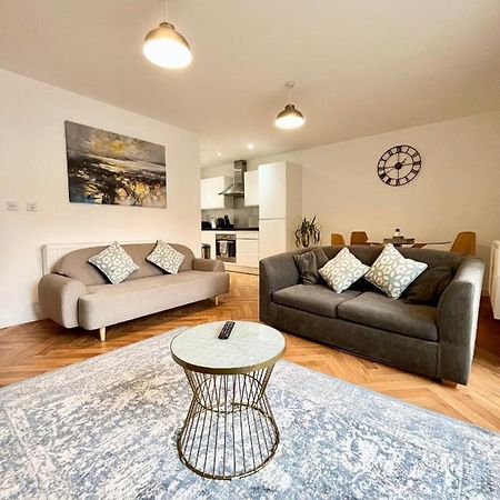 2 Double Beds Or 4 Singles, 2 Bathrooms, Free Parking, Smart Tv'S, Close To Gunwharf Quays, Beach & Historic Dockyard Portsmouth Zewnętrze zdjęcie