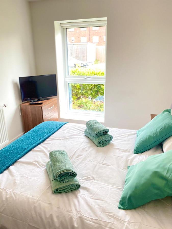 2 Double Beds Or 4 Singles, 2 Bathrooms, Free Parking, Smart Tv'S, Close To Gunwharf Quays, Beach & Historic Dockyard Portsmouth Zewnętrze zdjęcie