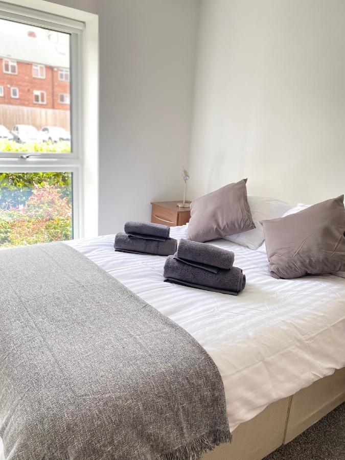 2 Double Beds Or 4 Singles, 2 Bathrooms, Free Parking, Smart Tv'S, Close To Gunwharf Quays, Beach & Historic Dockyard Portsmouth Zewnętrze zdjęcie