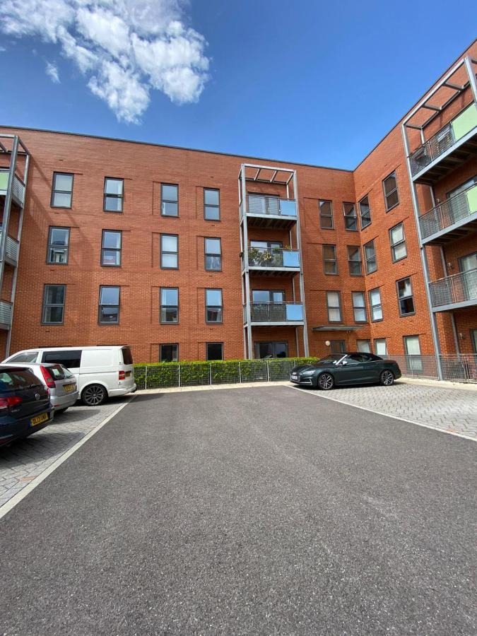 2 Double Beds Or 4 Singles, 2 Bathrooms, Free Parking, Smart Tv'S, Close To Gunwharf Quays, Beach & Historic Dockyard Portsmouth Zewnętrze zdjęcie