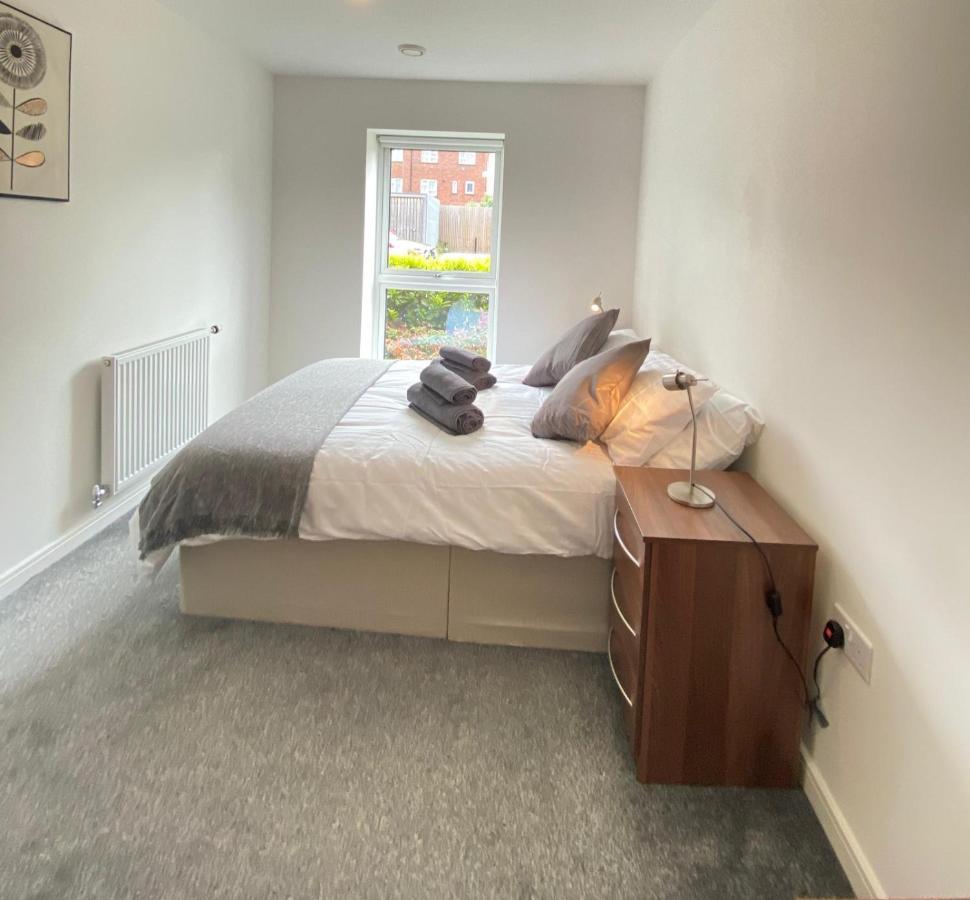 2 Double Beds Or 4 Singles, 2 Bathrooms, Free Parking, Smart Tv'S, Close To Gunwharf Quays, Beach & Historic Dockyard Portsmouth Zewnętrze zdjęcie