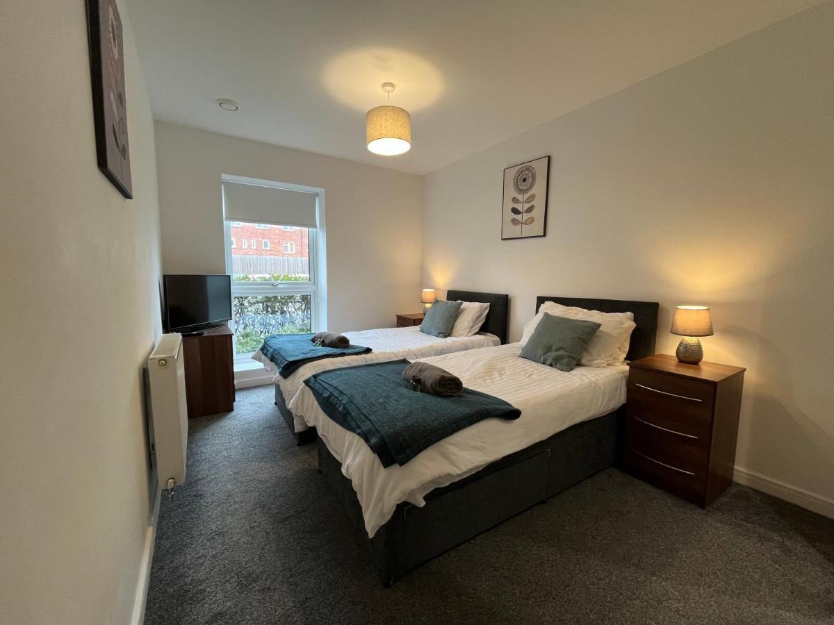 2 Double Beds Or 4 Singles, 2 Bathrooms, Free Parking, Smart Tv'S, Close To Gunwharf Quays, Beach & Historic Dockyard Portsmouth Zewnętrze zdjęcie