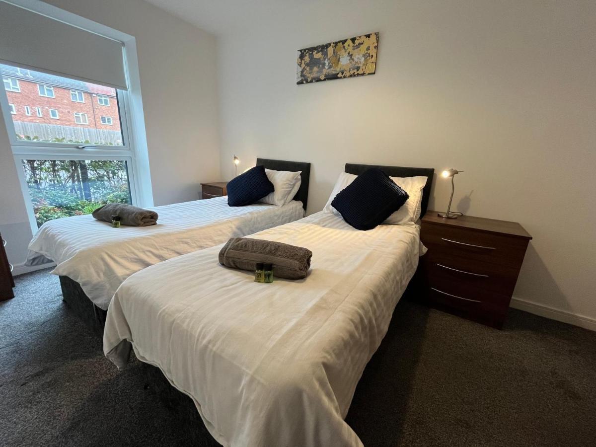 2 Double Beds Or 4 Singles, 2 Bathrooms, Free Parking, Smart Tv'S, Close To Gunwharf Quays, Beach & Historic Dockyard Portsmouth Zewnętrze zdjęcie