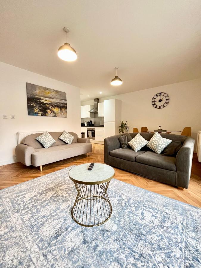 2 Double Beds Or 4 Singles, 2 Bathrooms, Free Parking, Smart Tv'S, Close To Gunwharf Quays, Beach & Historic Dockyard Portsmouth Zewnętrze zdjęcie