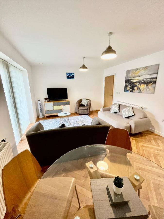 2 Double Beds Or 4 Singles, 2 Bathrooms, Free Parking, Smart Tv'S, Close To Gunwharf Quays, Beach & Historic Dockyard Portsmouth Zewnętrze zdjęcie