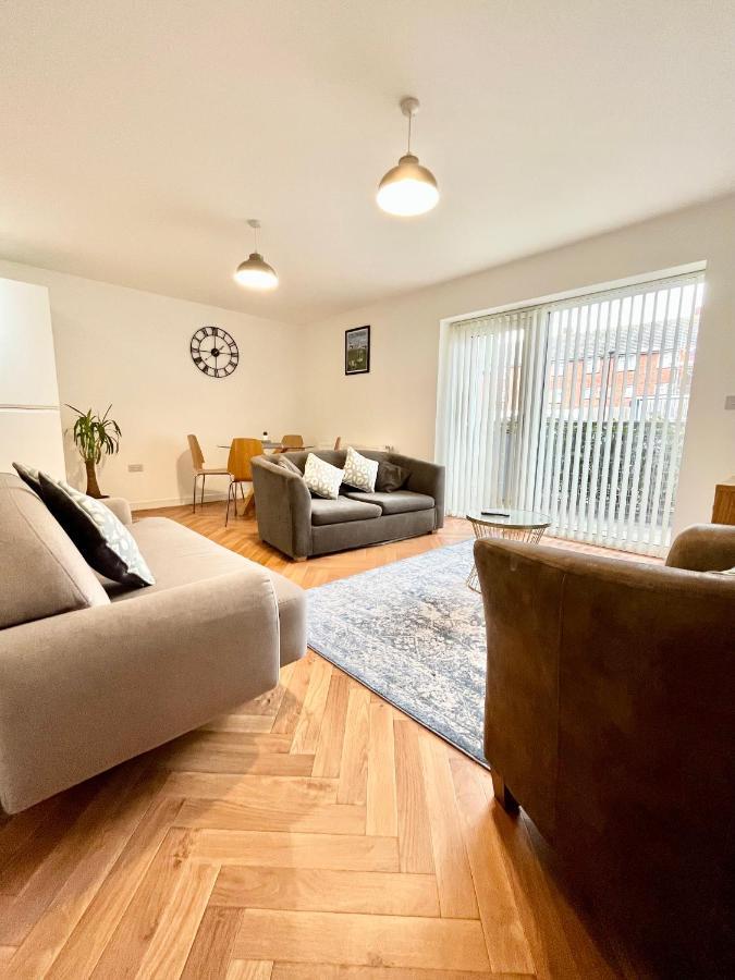 2 Double Beds Or 4 Singles, 2 Bathrooms, Free Parking, Smart Tv'S, Close To Gunwharf Quays, Beach & Historic Dockyard Portsmouth Zewnętrze zdjęcie